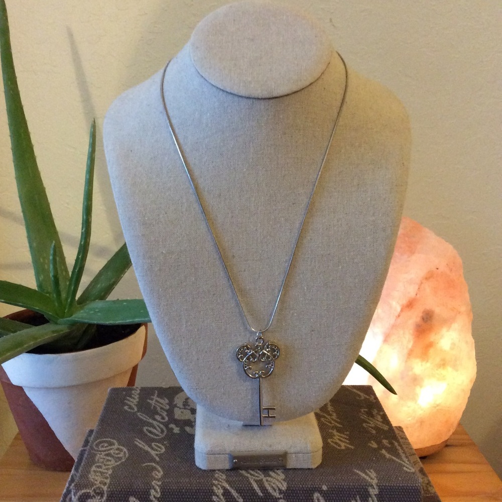 NEW Silver Minnie/Mickey Mouse Necklace